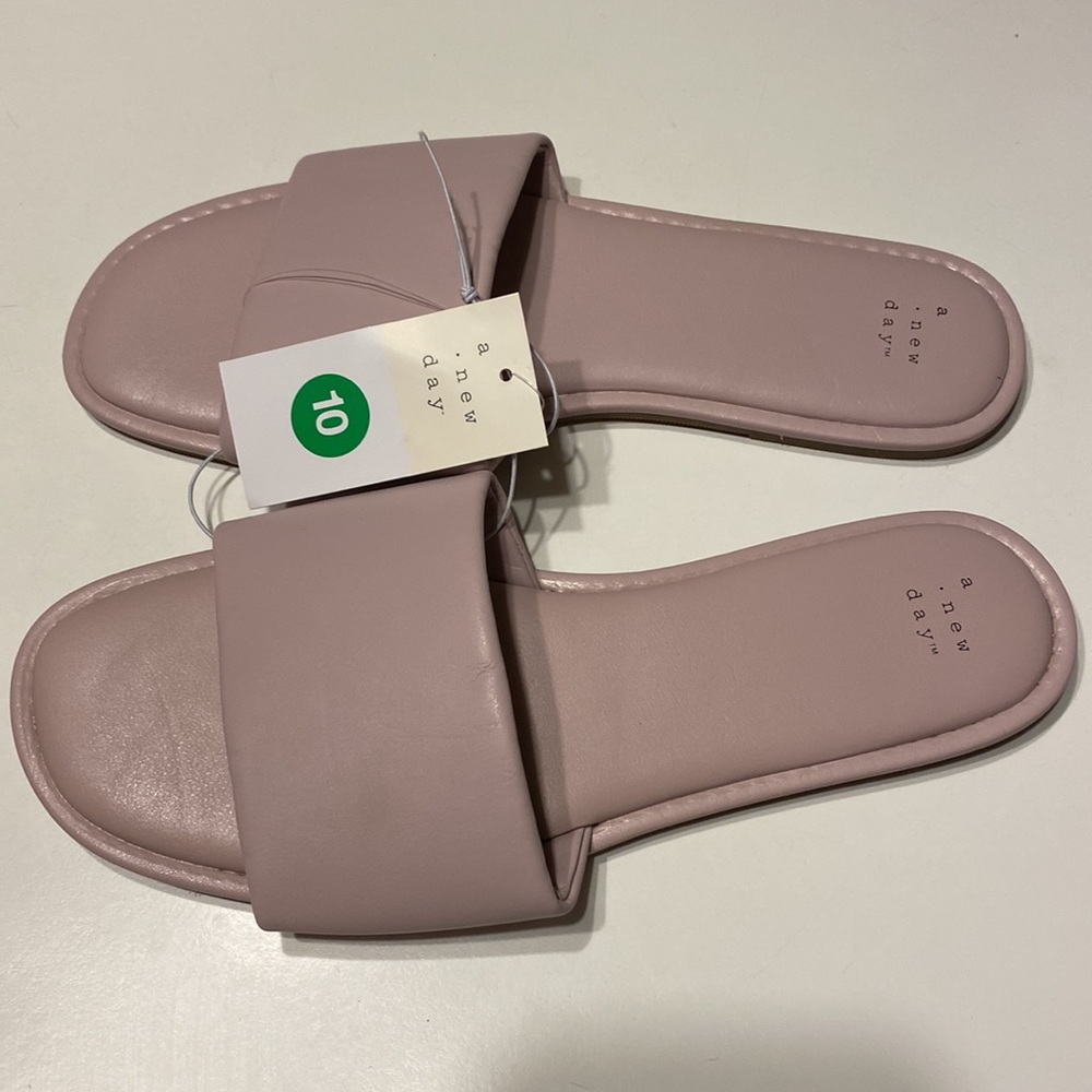 NWT Women’s Lavender Slip-On Sandals by a new day. Size 10. - Picture 6 of 9